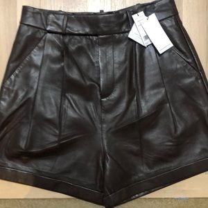NWT Equipment Breeta Leather Short Medium